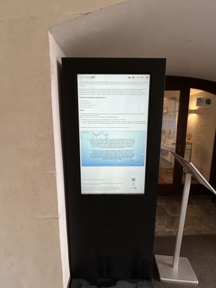 Totem z informacijami za obiskovalce gradu Brežice